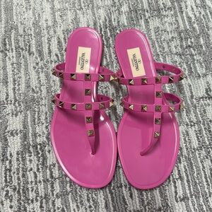 Authentic Valentino Garavani Rockstud T-Strap Flat Sandals- excellent condition!